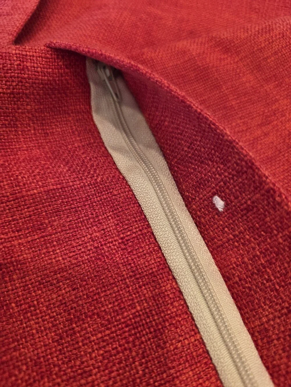 N/A red throw